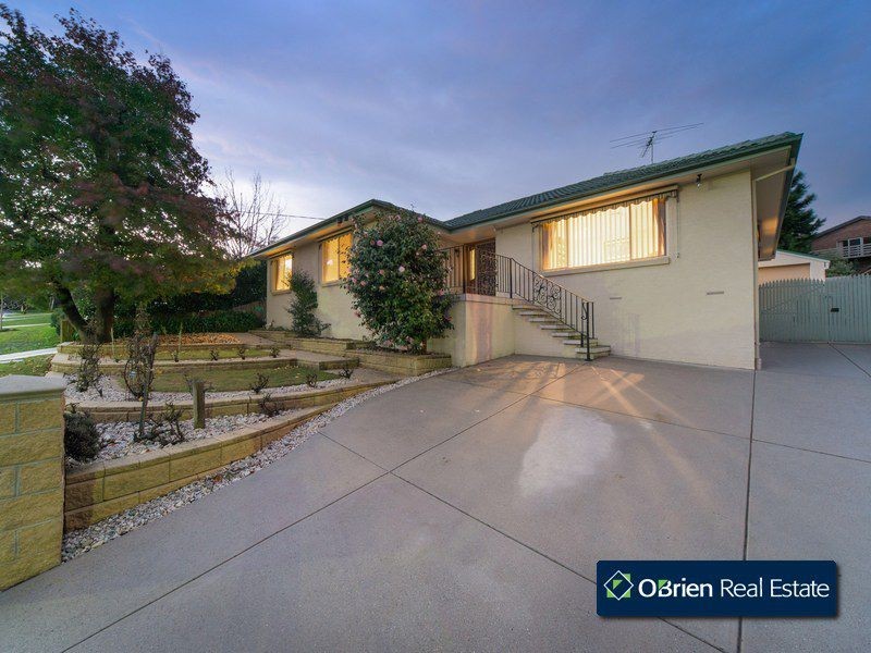 8 Ridge Road, Berwick VIC 3806