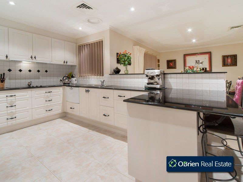 8 Ridge Road, Berwick VIC 3806