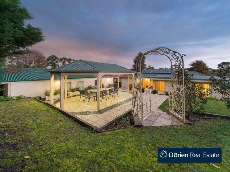 8 Ridge Road, Berwick VIC 3806