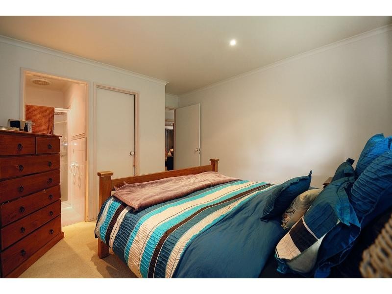 24 James Cook Drive, Cranbourne VIC 3977