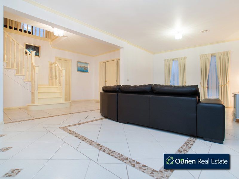 1 Glenn Erin Way, Berwick VIC 3806