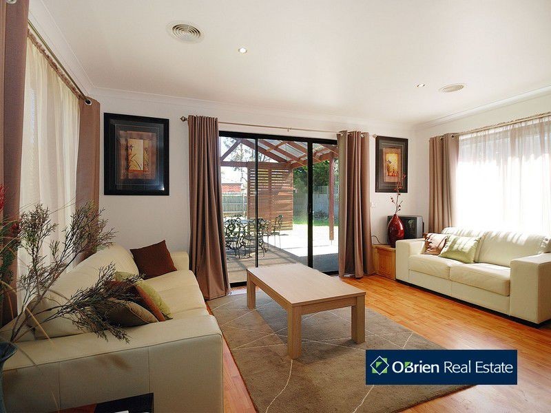 6 Minka Place, Skye VIC 3977