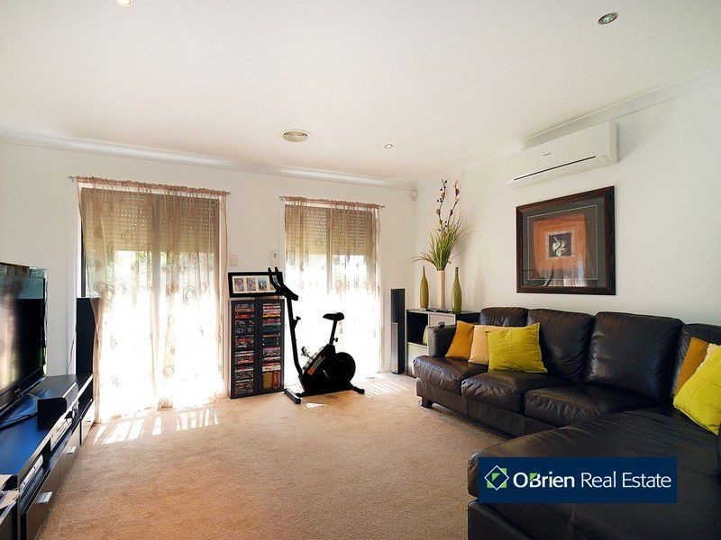 6 Minka Place, Skye VIC 3977