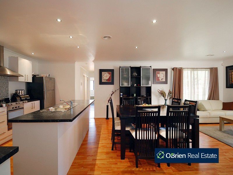 6 Minka Place, Skye VIC 3977