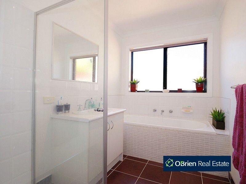 6 Minka Place, Skye VIC 3977