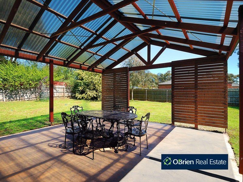 6 Minka Place, Skye VIC 3977