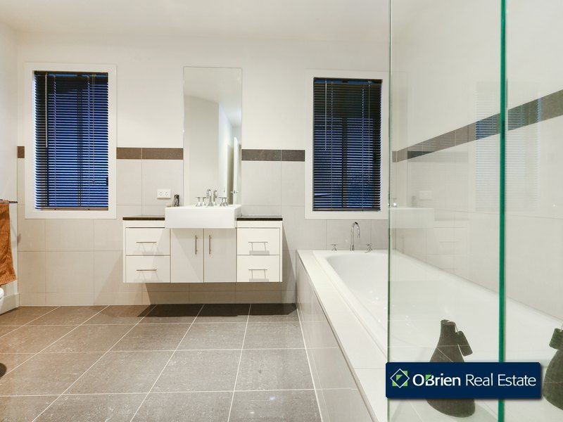 2 Messina Place, Narre Warren South VIC 3805