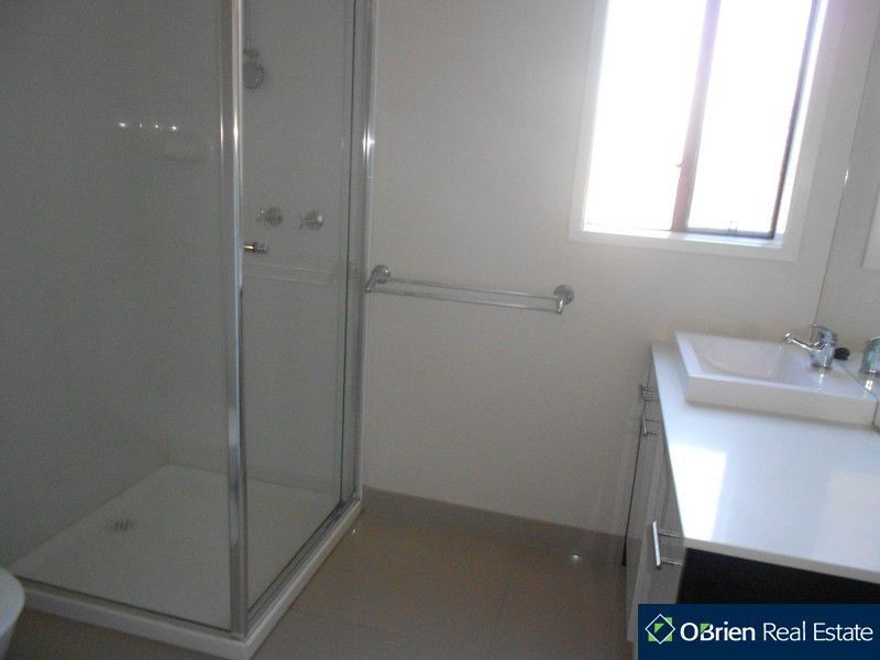 118 William Thwaites Boulevard, Cranbourne North VIC 3977