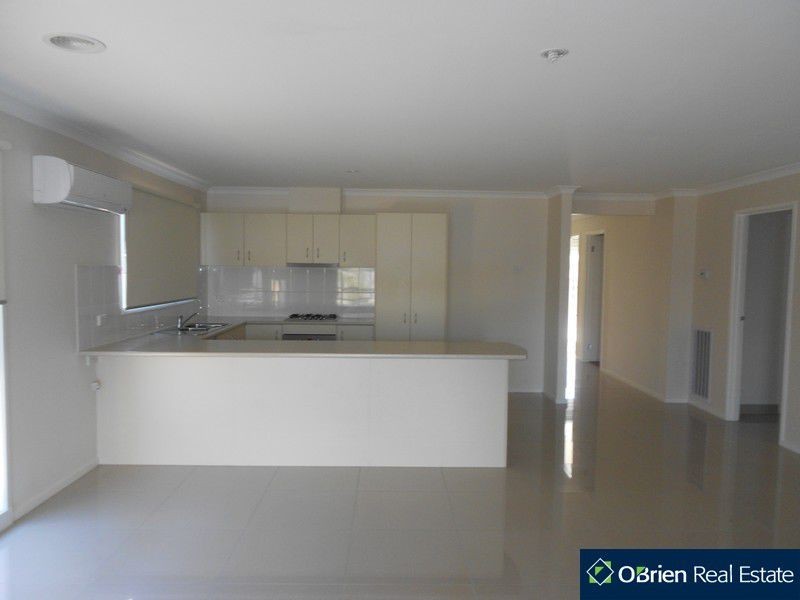 118 William Thwaites Boulevard, Cranbourne North VIC 3977