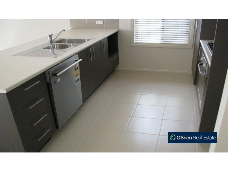 33 Edmund Street, Pakenham VIC 3810