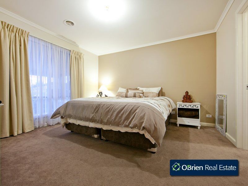 5 Rimes Close, Cranbourne West VIC 3977