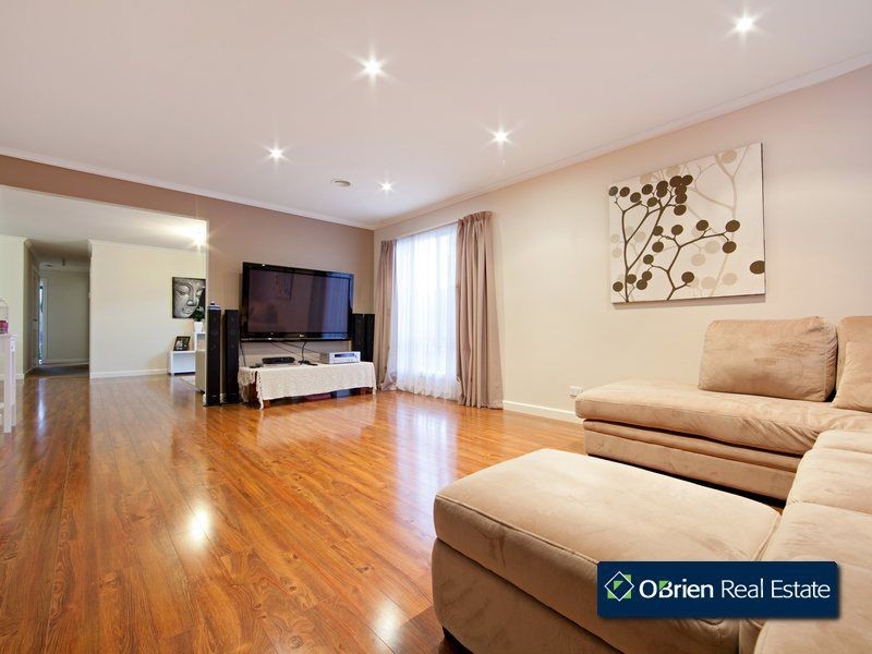 5 Rimes Close, Cranbourne West VIC 3977