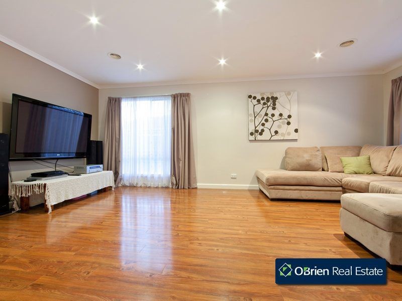 5 Rimes Close, Cranbourne West VIC 3977