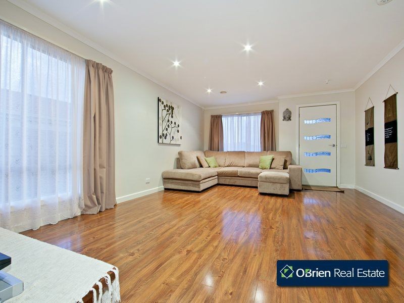 5 Rimes Close, Cranbourne West VIC 3977