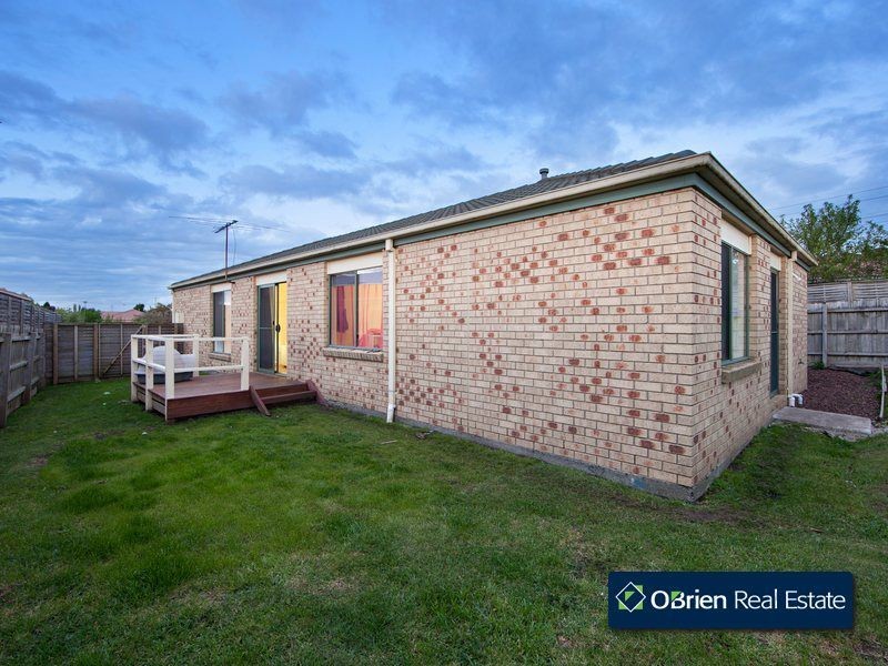 5 Rimes Close, Cranbourne West VIC 3977