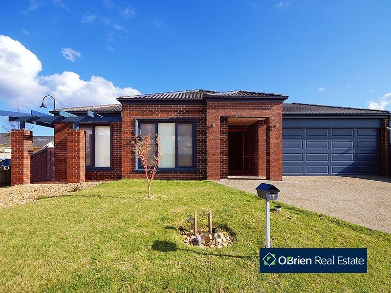 17 Donohue Street, Cranbourne East VIC 3977