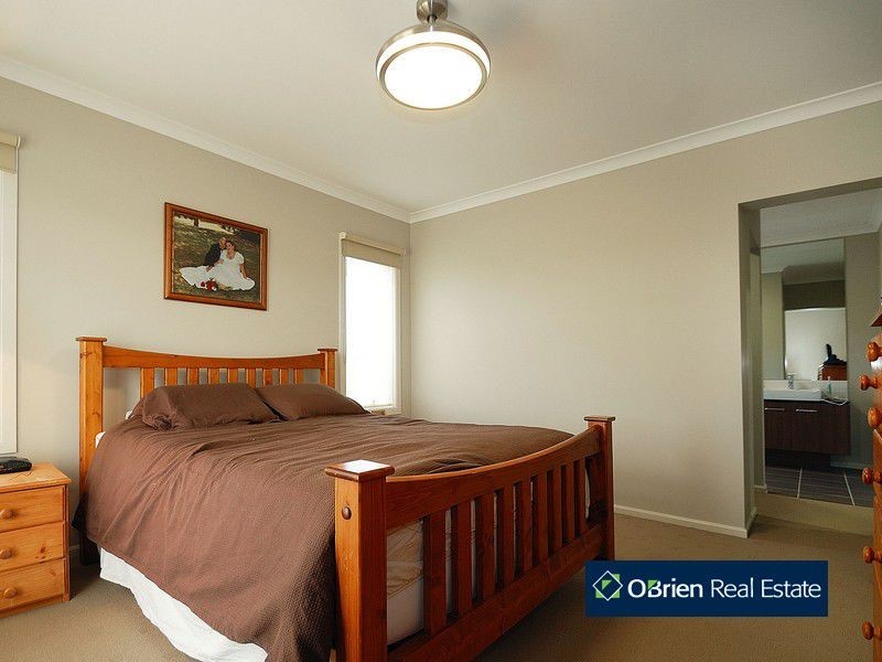 17 Donohue Street, Cranbourne East VIC 3977