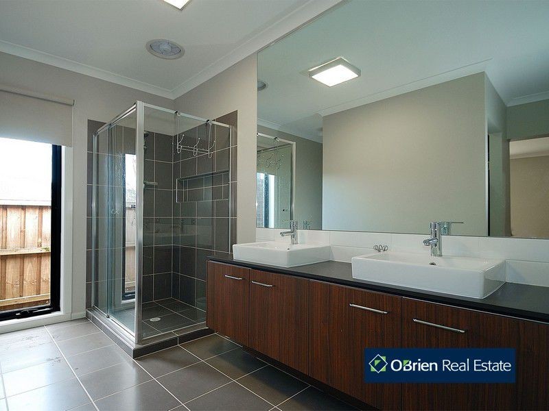 17 Donohue Street, Cranbourne East VIC 3977