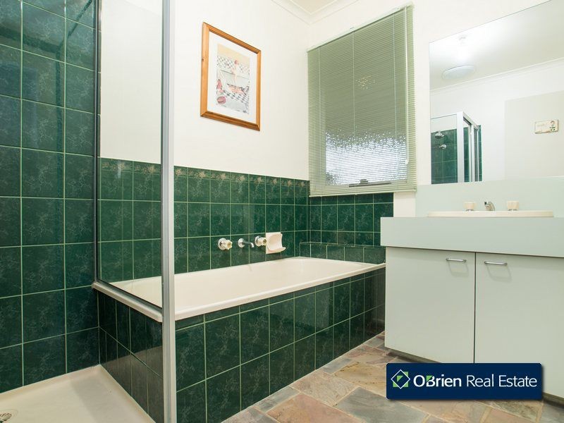 40 Coolabah Grove, Berwick VIC 3806