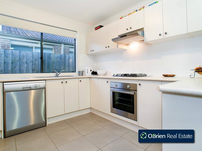 8 Carabott Place, Berwick VIC 3806