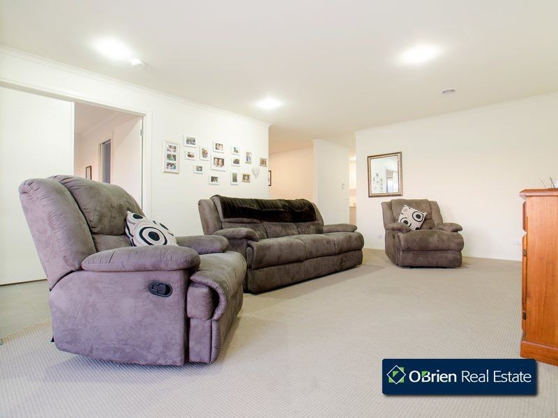 8 Carabott Place, Berwick VIC 3806