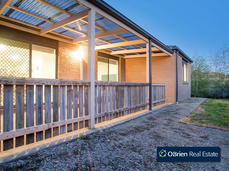 8 Carabott Place, Berwick VIC 3806