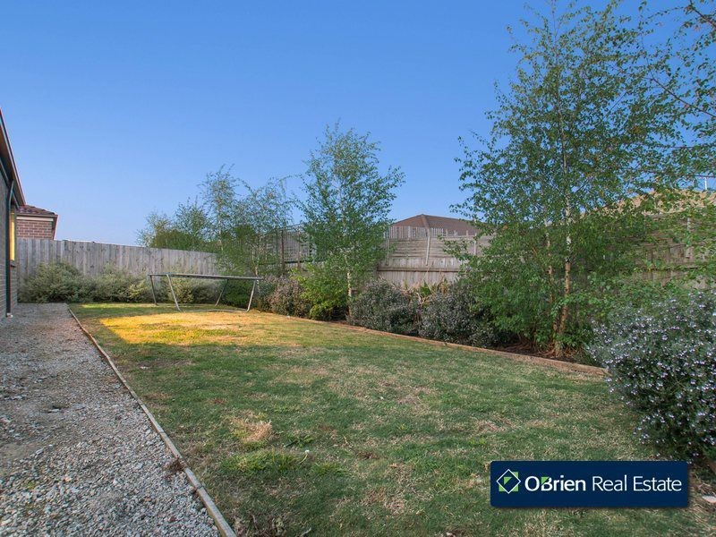 8 Carabott Place, Berwick VIC 3806