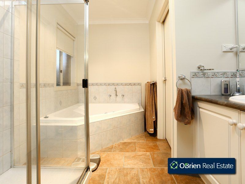 3 Atlanta Glen, Cranbourne VIC 3977