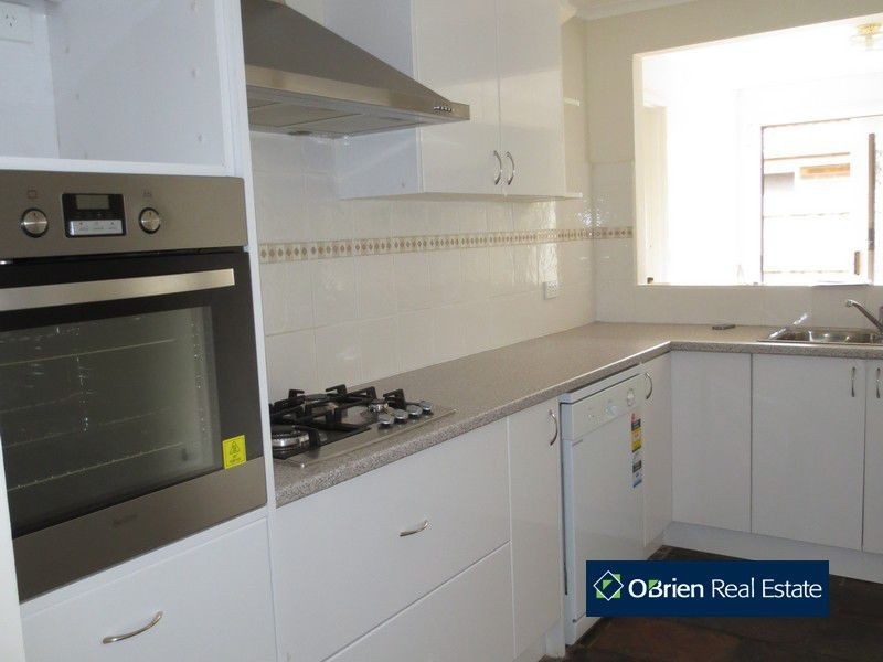 3 Gray Street, Cranbourne North VIC 3977