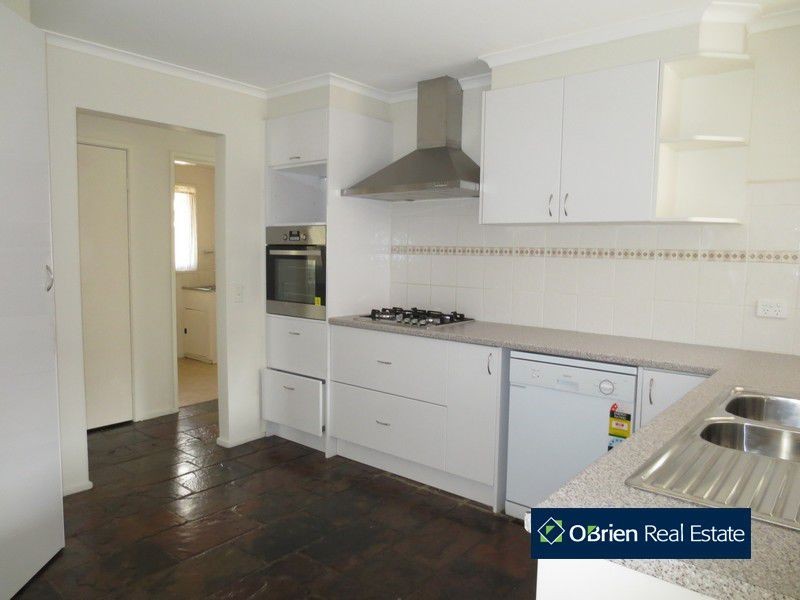 3 Gray Street, Cranbourne North VIC 3977