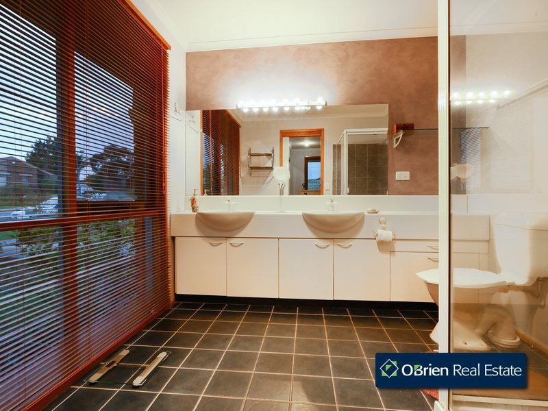 18 Marjoram Close, Hallam VIC 3803