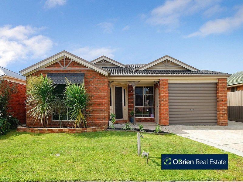 8 Faith Court, Cranbourne VIC 3977