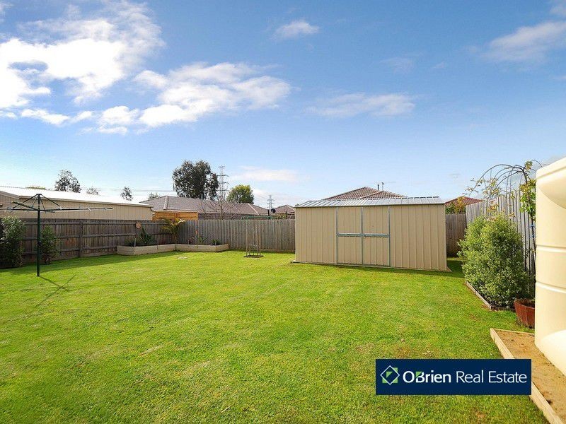 8 Faith Court, Cranbourne VIC 3977
