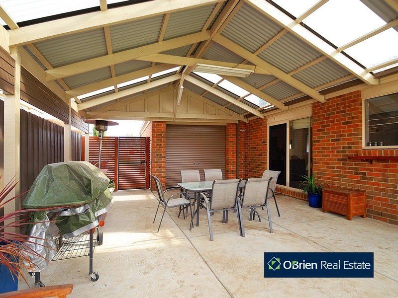 8 Faith Court, Cranbourne VIC 3977