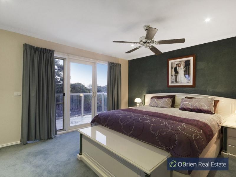 25 John Fawkner Drive, Endeavour Hills VIC 3802