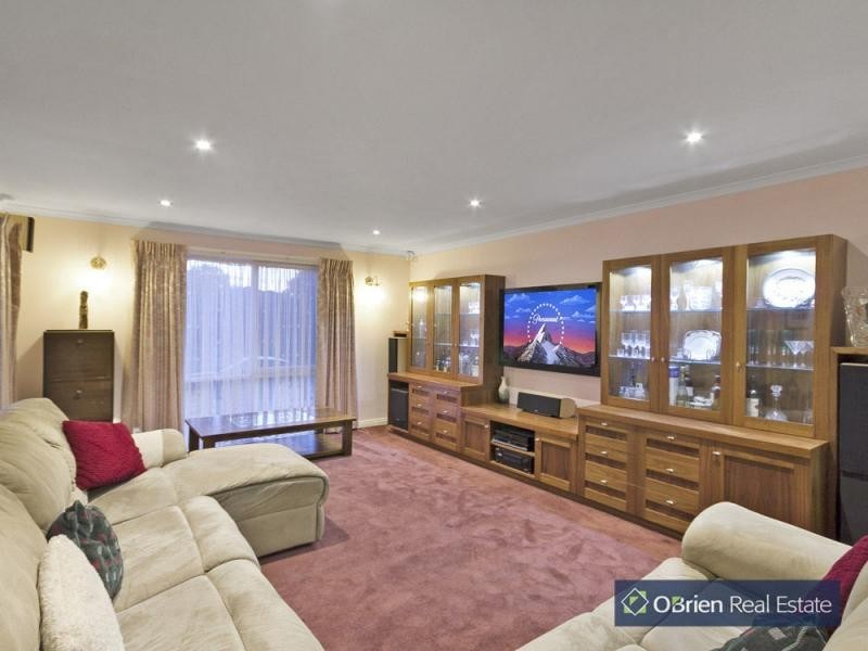 25 John Fawkner Drive, Endeavour Hills VIC 3802