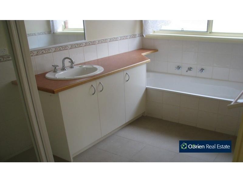 46 Hartland Circuit, Pakenham VIC 3810