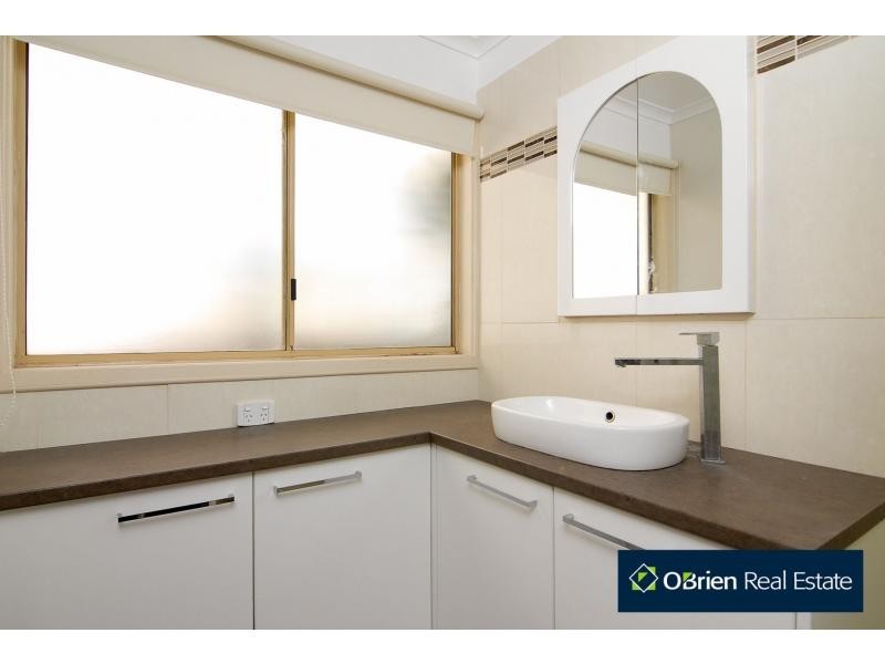 21 Damian Court, Cranbourne VIC 3977