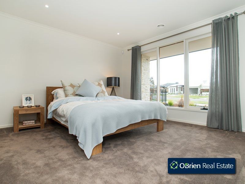 39 Mountainview Boulevard, Cranbourne North VIC 3977