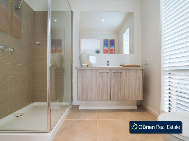 39 Mountainview Boulevard, Cranbourne North VIC 3977