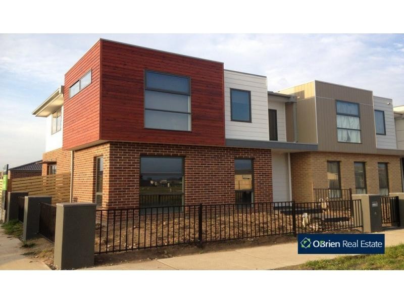 16 Jade Walk, Officer VIC 3809