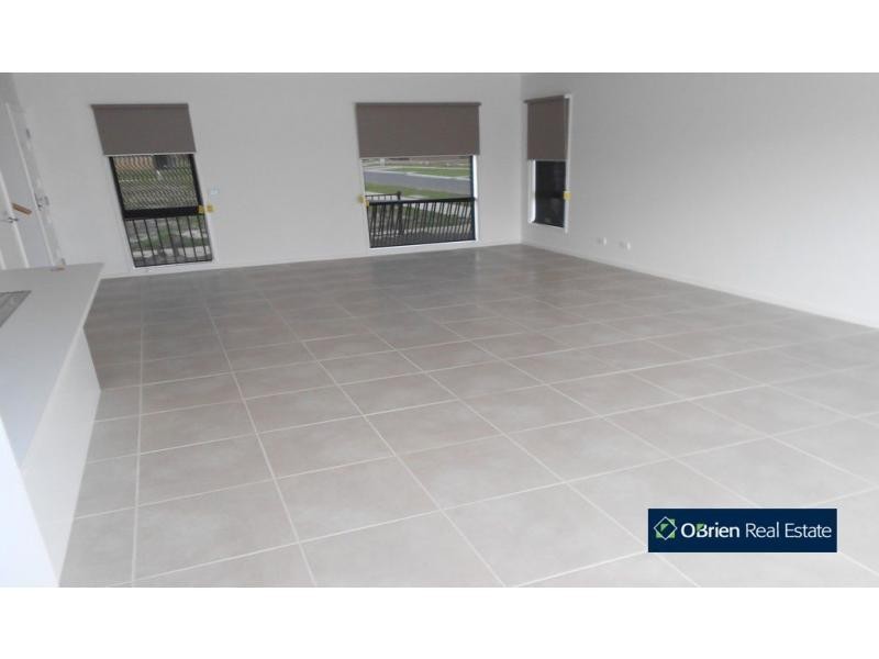 16 Jade Walk, Officer VIC 3809