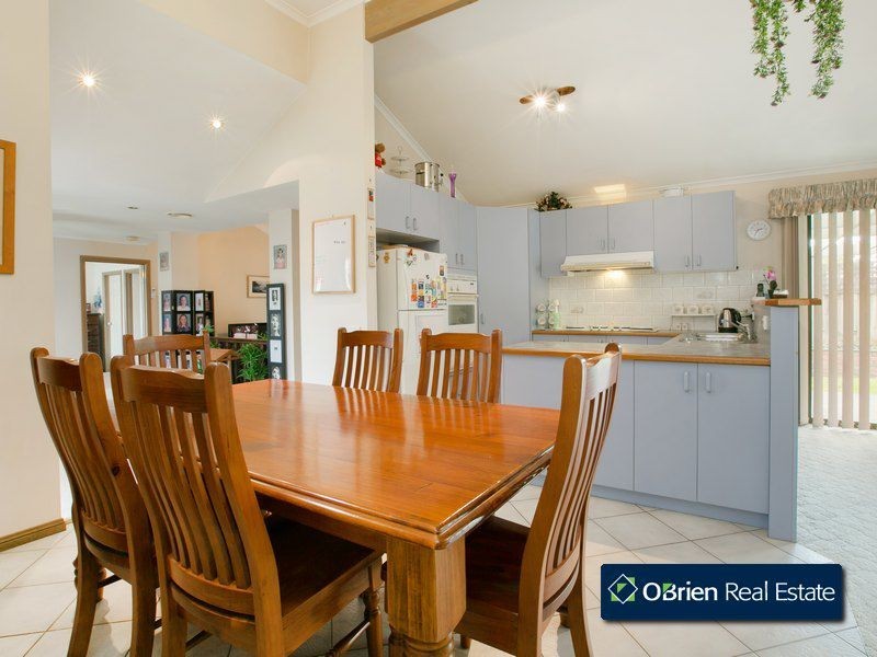 8 Ainsleigh Court, Narre Warren VIC 3805