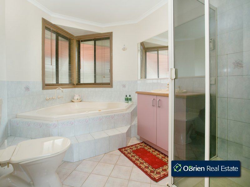 8 Ainsleigh Court, Narre Warren VIC 3805