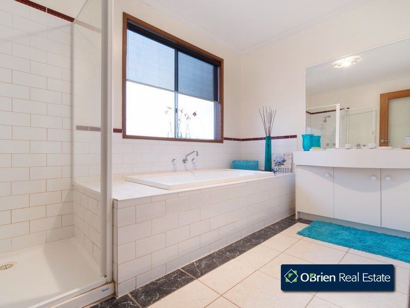 8 Ferncroft Court, Berwick VIC 3806