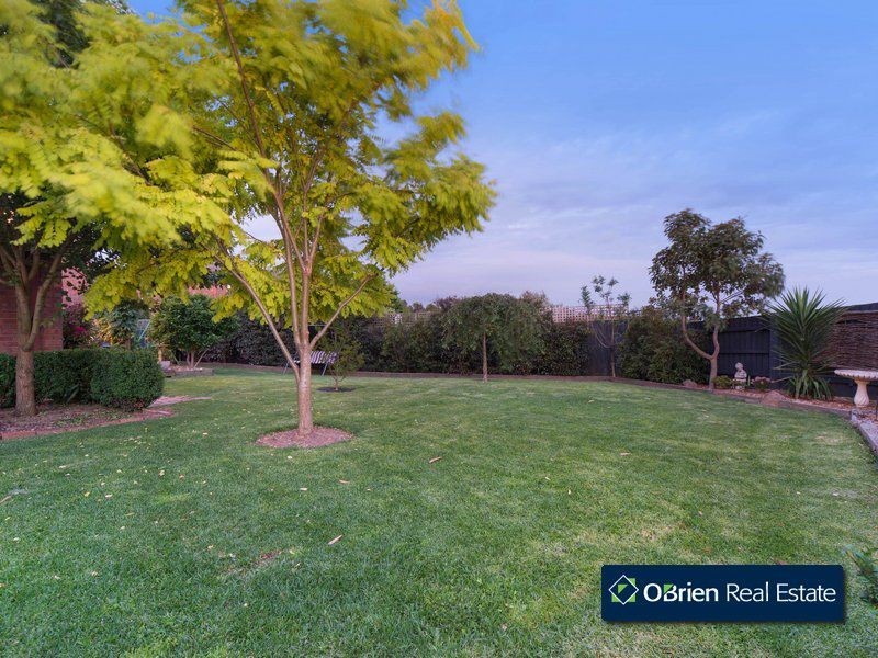 8 Ferncroft Court, Berwick VIC 3806