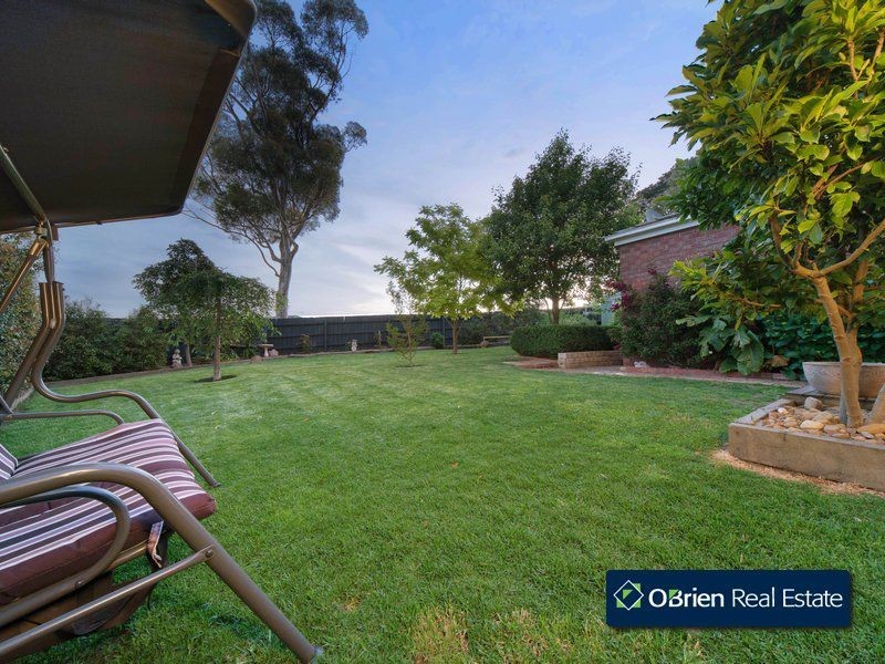 8 Ferncroft Court, Berwick VIC 3806