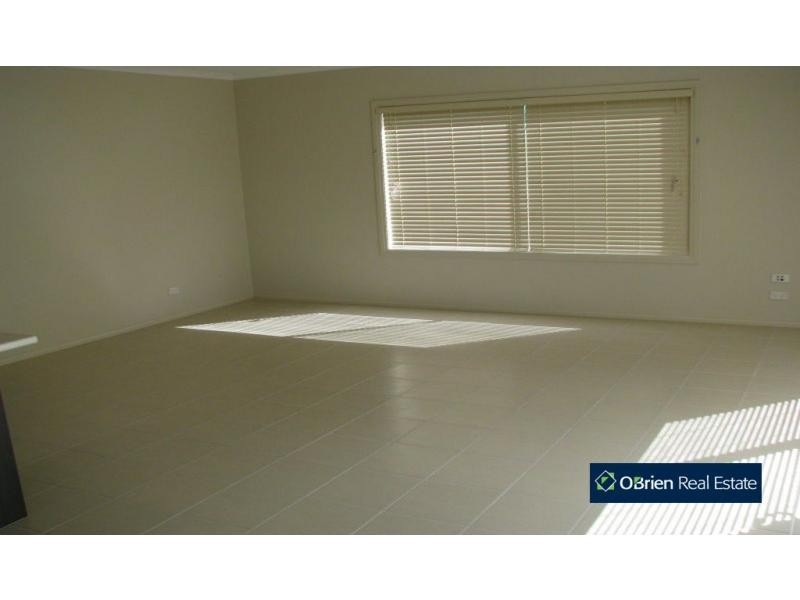 33 Edmund Street, Pakenham VIC 3810