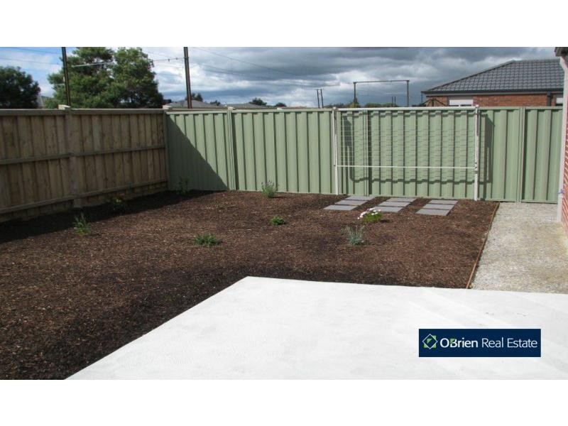 33 Edmund Street, Pakenham VIC 3810