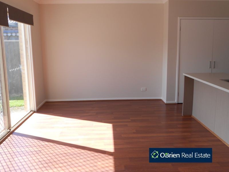 32 Downing Square, Pakenham VIC 3810